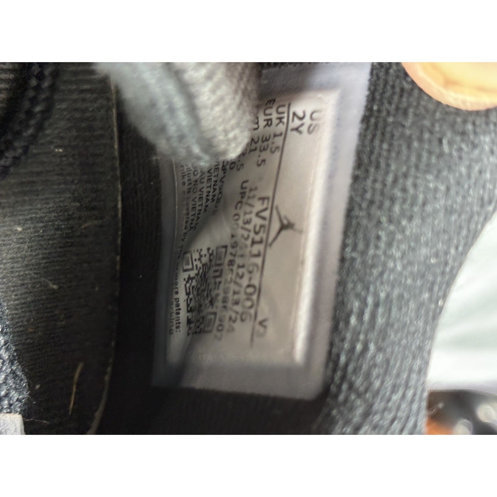 Air Jordan 11 Retro Low "Bred" 2Y Youth Basketball Shoes - Picture 9 of 9